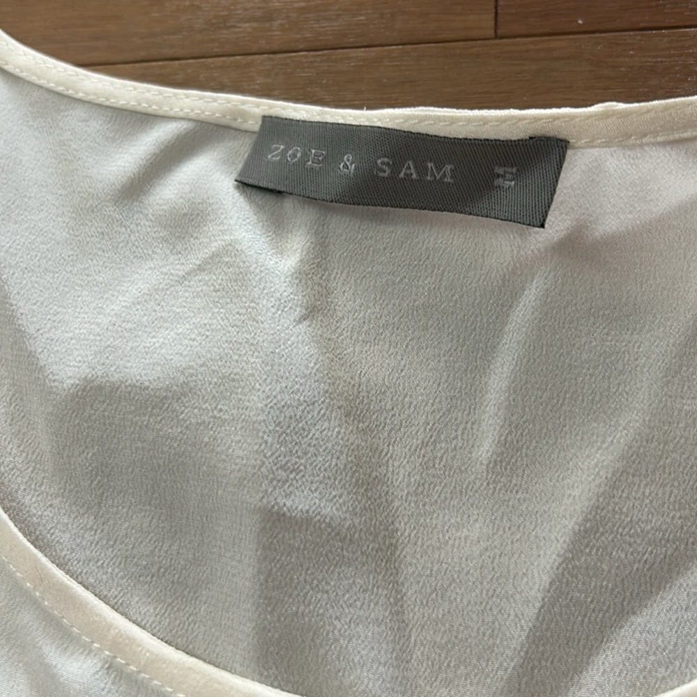Silk White Top by Zoe & Sam Size M! NWOT! - Picture 2 of 3